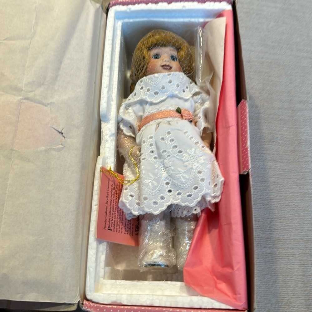 VINTAGE PARADISE GALLERIES Treasury Collection  Porcelain Doll
